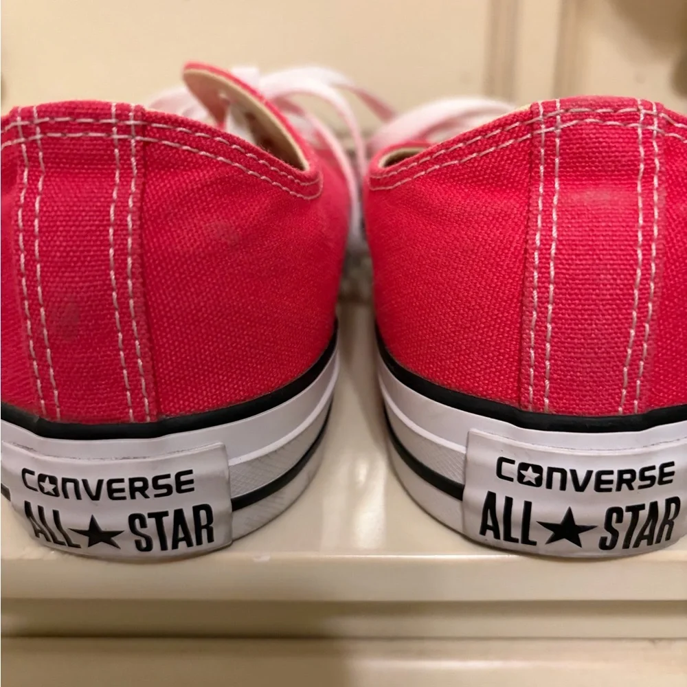 Converse Chuck Taylor’s Low Rise - Picture 3 of 5